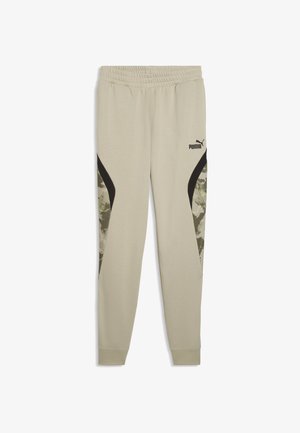 Beige Puma-Jogginghose mit elastischem Bund, schwarzen und camouflagefarbenen Seitenstreifen sowie Puma-Logo am rechten Oberschenkel.