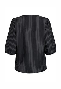 Črna bluzo z belimi navpičnimi črtami, napihnjenimi rokavi do komolcev in ravnim zadnjim robom.