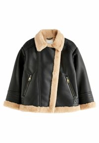 Sort læderjakke med en beige faux fur krave og foring. Har sidelommer med lynlås, ribbede manschetter og et cropped design.