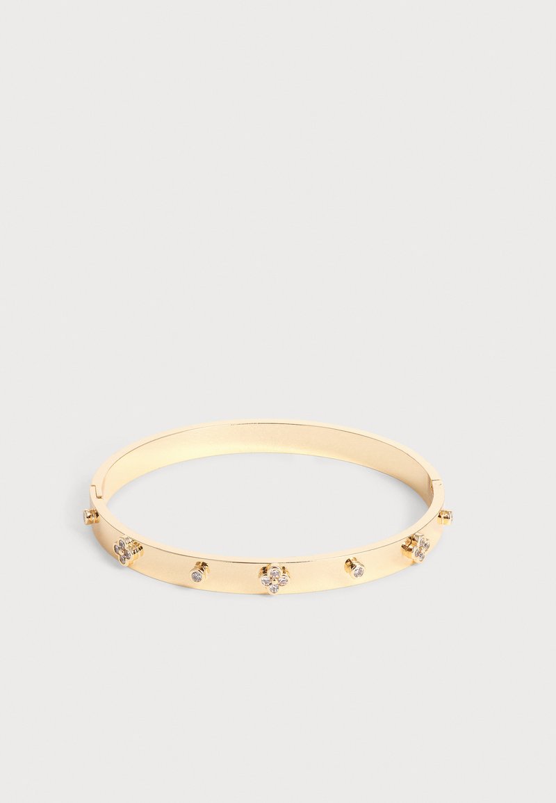 Bracelet en métal doré avec de petites fleurs en cristal clair et des décorations rondes en clous réparties uniformément tout autour.