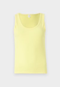Gul stripete tank topp med rund halslinning, ermeløs design og rett nederkant. Merket vist på midten av toppen.