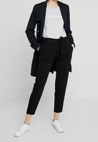 s.Oliver BLACK LABEL Tygbyxor - black