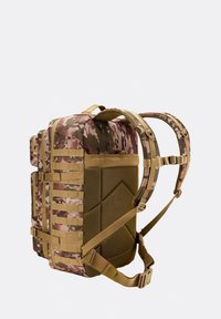 Taktischer Rucksack in einem Tarnmuster, ausgestattet mit gepolsterten Trägern, mehreren Befestigungspunkten und einem robusten Stoff mit strukturierter Oberfläche.