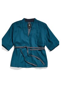 Veste kimono à manches courtes bleu sarcelle avec un col en V, une poche sur le devant et une ceinture grise nouée à la taille, posée à plat sur un fond blanc.
