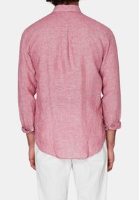 Oscar Jacobson REG FIT BD SIGNATURE - Vapaa-ajan kauluspaita - soft red