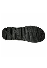 Suola di scarpa nera con un motivo testurizzato, caratterizzata da scanalature e accenti circolari per la trazione. Il materiale appare simile alla gomma ed è resistente.