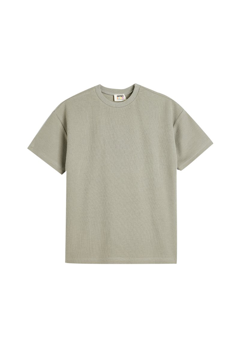 Camiseta de tirantes corta verde claro hecha de tela texturizada con cuello redondo y corte recto, que presenta una pequeña etiqueta de la marca en su interior.