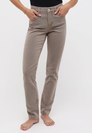 Beige, hochtaillierte Jeans mit Slim Fit, ausgestattet mit Fronttaschen, einem Reißverschluss und dezenten vertikalen Nähdetails.