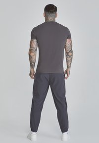 SIKSILK MUSCLE FIT - Základné tričko - grey