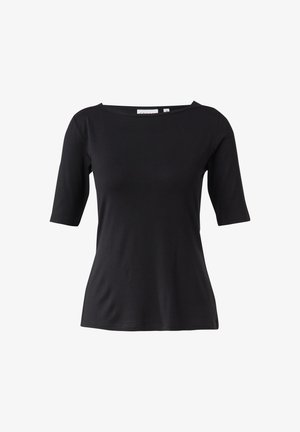 Czarny krótki top z szerokim dekoltem w łódkę. Wykonany z miękkiego, elastycznego materiału o dopasowanym kroju, bez widocznych wzorów ani zdobień.