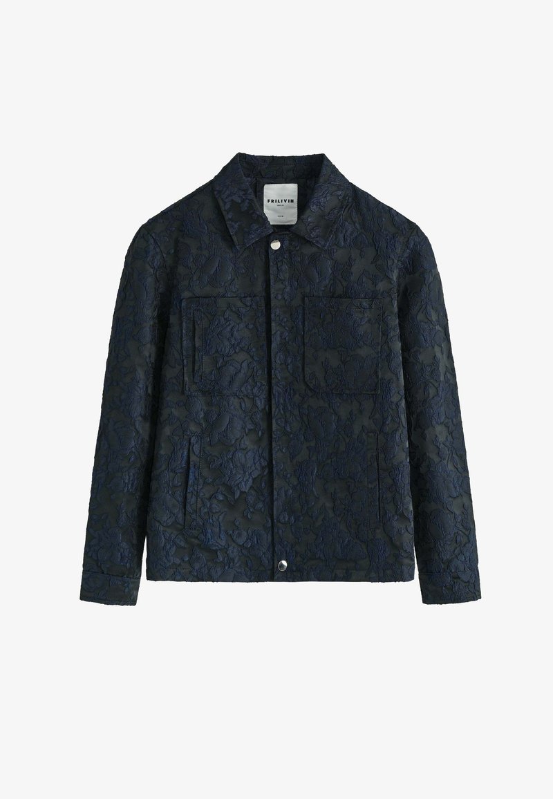 Veste bleu marine avec un motif texturé floral, quatre poches avant, un col, et des boutons en métal argenté.