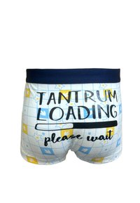 Boxershorts aus weichem Baumwollmaterial zeigen ein hellblaues Karodesign mit gelben und weißen Sternen. Der Text lautet "TANTRUM LÄDT, bitte warten."