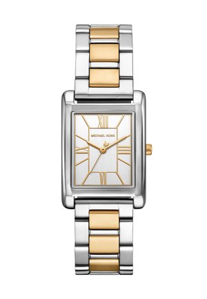 Rechthoekig zilver- en gouden polshorloge met Romeinse cijfers op de wijzerplaat, gouden wijzers en een tweekleurige metalen schakelband.