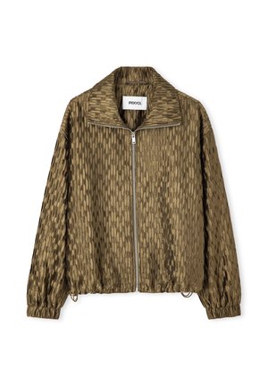 Giacca verde oliva con zip e tessuto strutturato, maniche lunghe, polsini elasticizzati, collo alto e orlo elasticizzato, con etichetta "IPEKYOL".