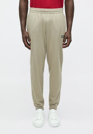 TRAIN CORE PANTS - Dresside alumine osa - roasted cashew