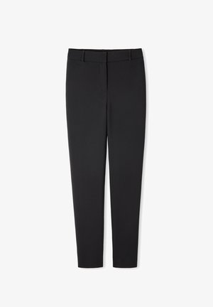 Schwarze Hose mit glatter Textur, schmaler Passform, flachem Bund und Gürtelschlaufen. Das Design ist minimalistisch, ohne sichtbare Muster oder Akzente.