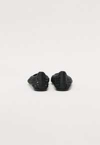 Steve Madden SAXTON - Ballerines - black