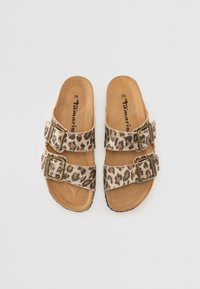Sandaler med leopardprint og to justerbare spænder, flad sål og en blød beige fodseng. Brandnavn synligt på indersiden. Størrelse 36.