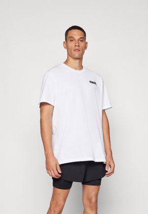 Under Armour HEAVYWEIGHT ARMOUR LABEL - T-shirt basique - white/black
