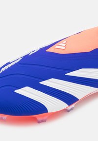 adidas Performance PREDATOR ELITE LACELESS FIRM GROUND - Kemény talajra készült futballcipő - lucid blue/footwear white/solar red