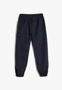 Dunkelblaue Cargo-Hosen aus Baumwolle, mit einem elastischen Bund, schmal zulaufenden Beinen, elastischen Bündchen und einer Seitentasche.