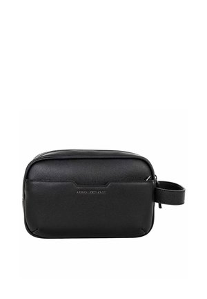 Sort tekstureret læderclutch med frontlynlåslomme og håndledsrem, Armani Exchange-logo præget på frontens midte.