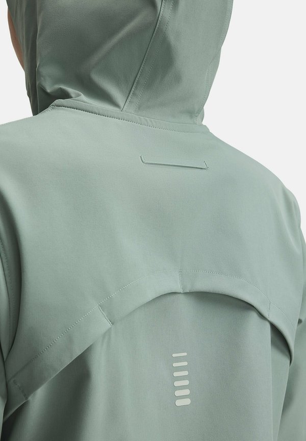 OUTRUN THE STORM - Running jacket3