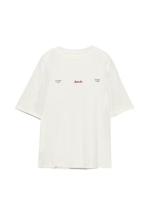 Biela oversized tričko s krátkymi rukávmi a červeným textom: "Sweet Six" uprostred, "Cold enough to last" naľavo, "Hot enough to break" napravo.