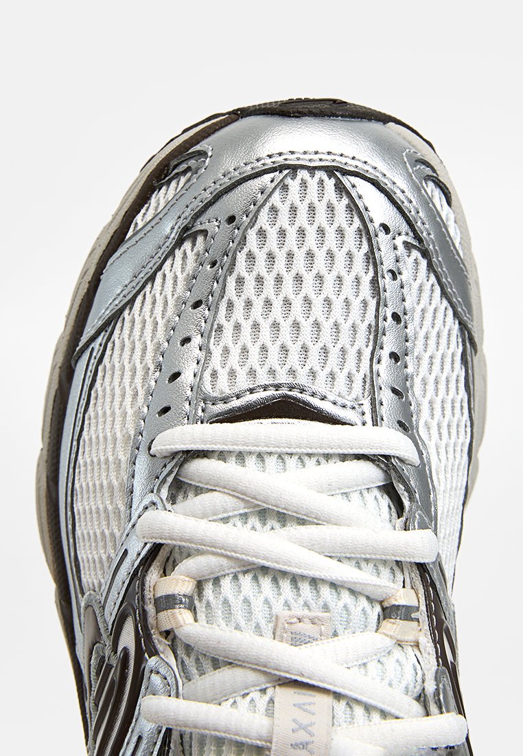 AIR MAX MOTO 2K
