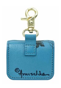 Blauwe leren sleutelhanger portemonnee met een sluiting en decoratieve stiksels, met een zwart artistiek ontwerp en logo aan de voorkant.