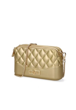 Sac bandoulière matelassé doré avec sangle chaîne, forme rectangulaire et fermeture éclair sur le dessus.