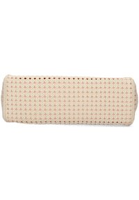 Vævet rektangulær pude i bløde beige nuancer med et tekstureret mønster og afrundede kanter for en blød og behagelig følelse.