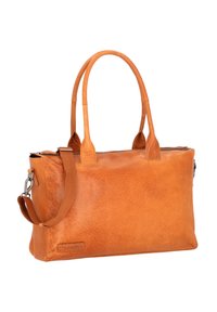 Bolso de mano de cuero color tostado con un acabado suave, dos asas resistentes y una correa de hombro ajustable. Cuenta con un cierre de cremallera y el logo de la marca.