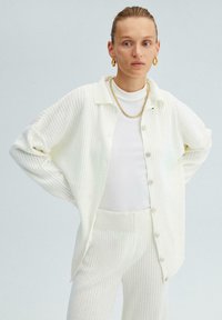 Touché Privé KNIT CARDIGAN AND TROUSERS SET - Kardigán - ecru