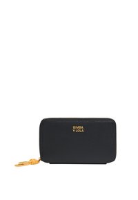 Cartera de cuero negro con un acabado texturizado, logo dorado "Bimba y Lola" y una cremallera dorada adornada con un pompón amarillo.