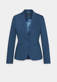 Blazer azul marino con un solo botón, solapas con muesca y dos bolsillos frontales. Hecho de una tela suave con un corte ajustado y detalles de costura sutiles.