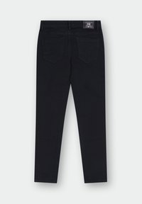 Zwarte denim jeans met een slim fit, voorzien van twee achterzakken en een label op de tailleband, met een gladde textuur en geen zichtbare patronen.