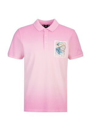 Rosa kurzärmeliges Poloshirt mit Kragen und Drei-Knopf-Leiste, mit einem bunten, strandthematischen Grafikaufnäher auf der linken Brust.