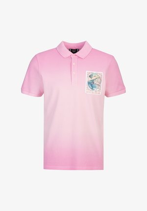 Roze polo met korte mouwen, een kraag en een drieknoops placket, met een kleurrijke patch met strandthema op de linkerborst.