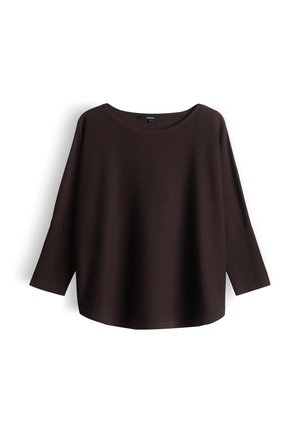 Donkerbruine, loszittende top met lange mouwen en een ronde hals, plat uitgestald op een witte achtergrond.