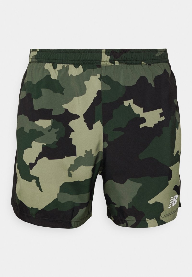 Zelené koupací šortky s maskáčovým vzorem, elastickým pasem, lehkým materiálem a malým bílým logem na dolním pravém rohu.