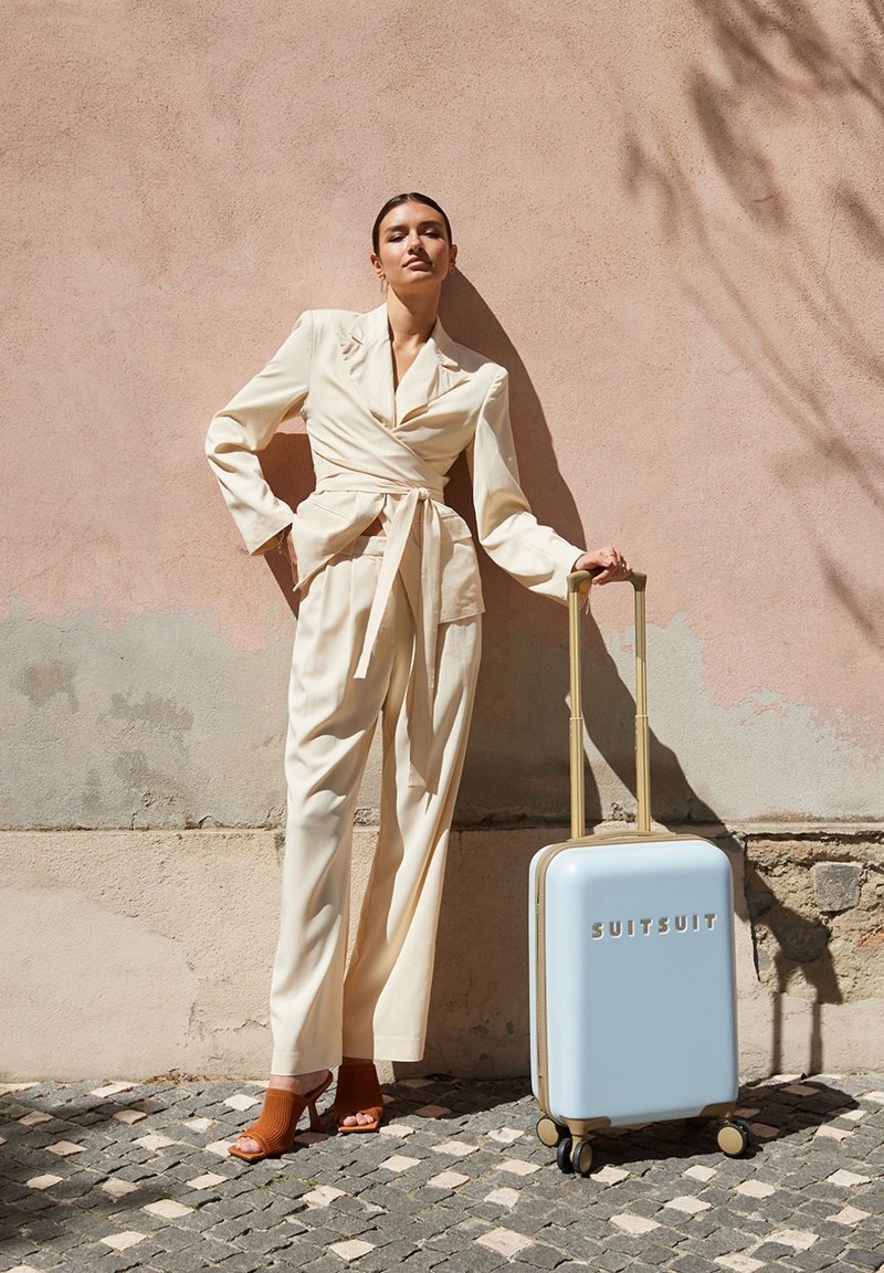 SUITSUIT FUSION Wheeled suitcase powder blue/light blue Zalando.de