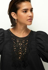 Next CROCHET INSERT PETITE - Bluse - black