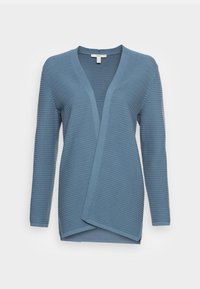 Modrý žebrovaný kardigan s hlubokým výstřihem do V, dlouhými rukávy a otevřeným předním dílem. Měkká textura a vrstvený design zvýrazňují jeho siluetu.