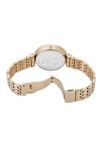 Orologio da polso dorato con cassa rotonda e bracciale a maglia testurizzata. Presenta un retro liscio con incisione del marchio e una chiusura pieghevole.