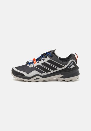 SKYCHASER - Hiking shoes - carbon/core black/grey one