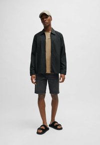 BOSS T-shirt basic - open brown six