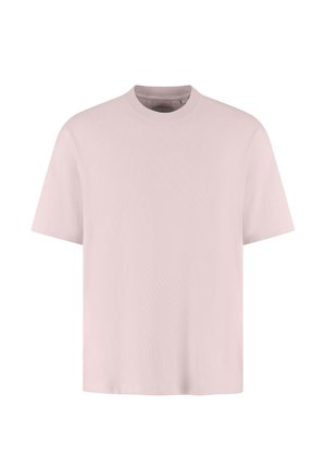 Jasnoróżowy T-shirt z krótkim rękawem i okrągłym dekoltem z prążkowanym kołnierzem, prezentowany na białym tle.