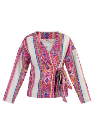 Multifarvet omslagsbluse med lange ærmer, prydet med et geometrisk mønster i pink, blå og hvid, samt en bindebåndslukning i taljen.