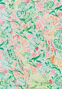 Bloemenprint stof met groene en roze bloemen en blauwe accenten op een bleke achtergrond. Het ontwerp bevat intrikate lijnen en patronen.